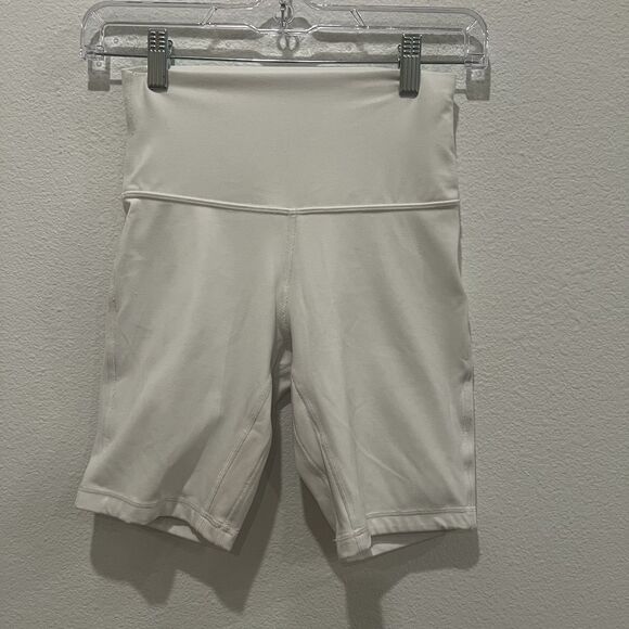 LULULEMON Align White High-Rise Short 8" Size 4 Retail $70 - Picture 3 of 10